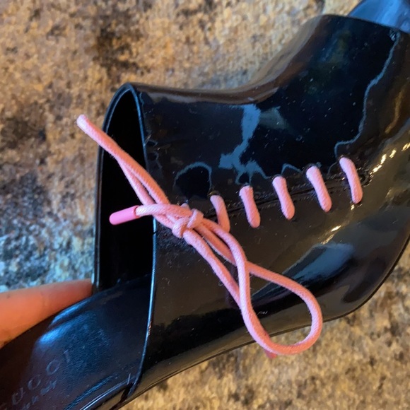 Gucci glossy black heels with pink laces. - Picture 7 of 8